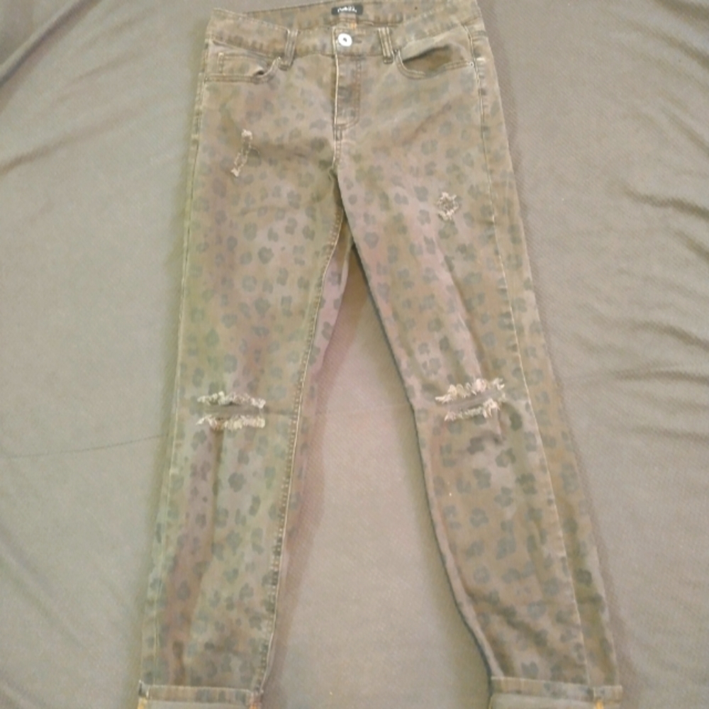 Rue21 Leopard print denim size 7/8